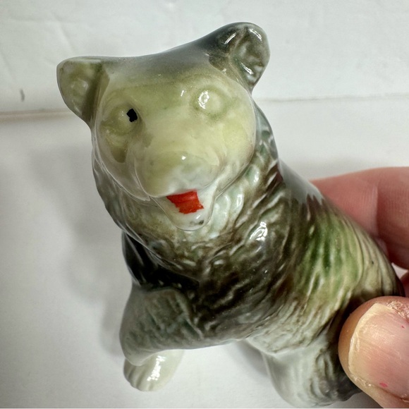 Vintage derpy ceramic bear. Made in Japan. Has some paint loss on face - Picture 2 of 10